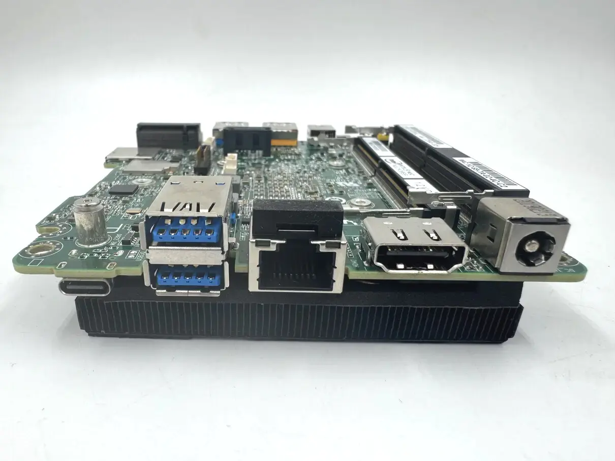 Материнська плата intel nuc8i3beb i3-8109u — Kompik